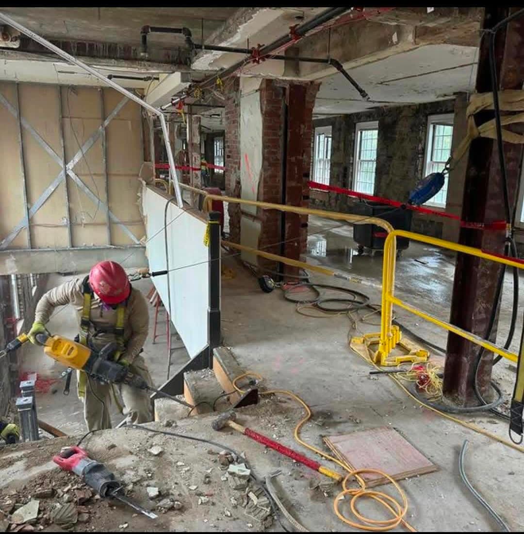 Chantier de démolition intérieure sécurisé